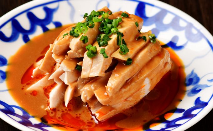 母を助けるため鶏を棒で叩き、偶然できた名物料理、それが「棒棒鶏」