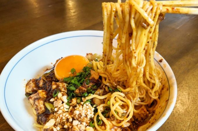 激辛の陳麻婆豆腐を麺と共に食べる「陳麻婆豆腐ファイヤー麺」がパワーアップして再登場！！